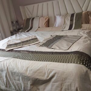 Elegant roche bobois Cream and Brown Bedding Set